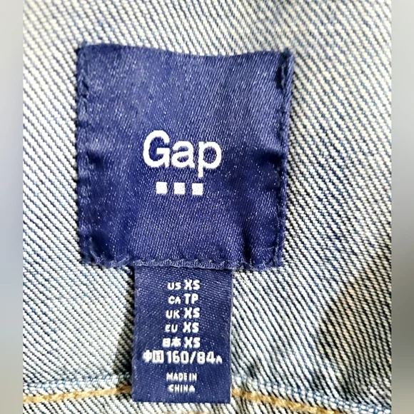 GAP Women’s Denim Jean Trucker Jacket Size XS Medium Wash 100% Cotton Casual - Picture 10 of 12